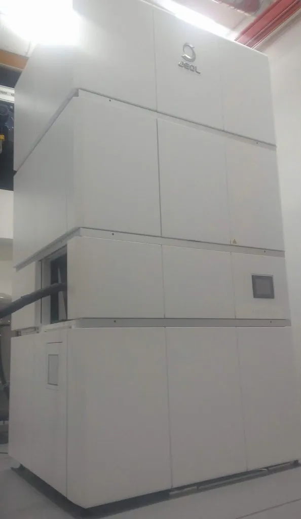 300 kV JEOL CryoARM300 with Omega filter, phase plate and K2 direct electron detector(upgraded to K3 in beginning 2019) 